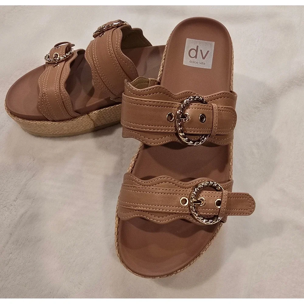 DV Dolce Vita Serpent Tan Scalloped Buckle Platform Slide Sandals Womens 8